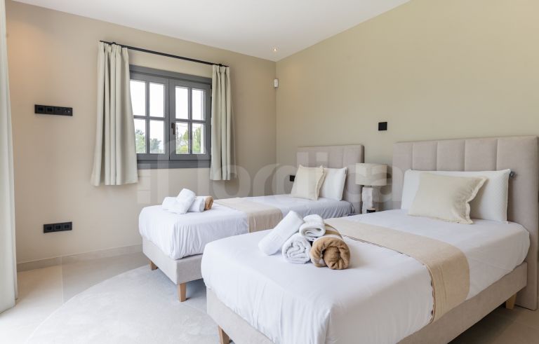 Villa for sale in Atalaya Golf