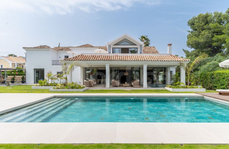 Villa for sale in Atalaya Golf