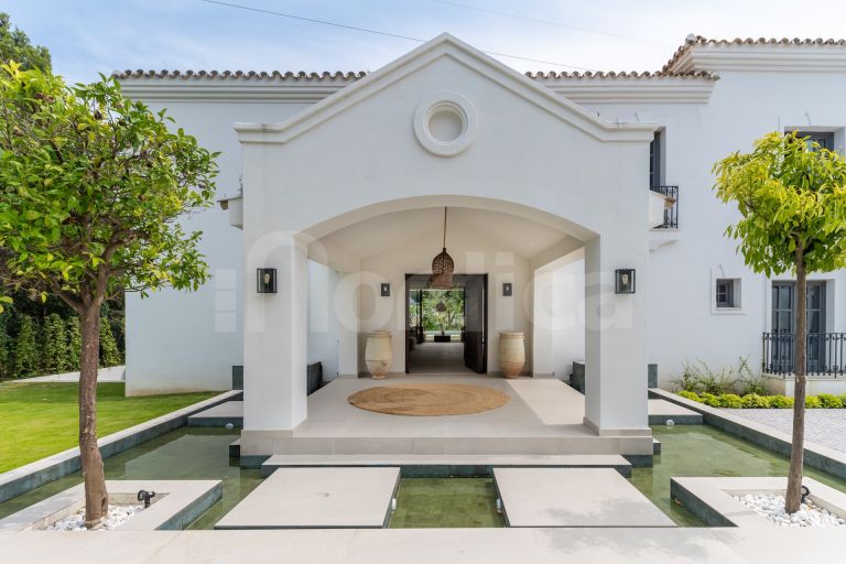 Villa for sale in Atalaya Golf