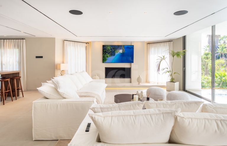 Villa for sale in Atalaya Golf