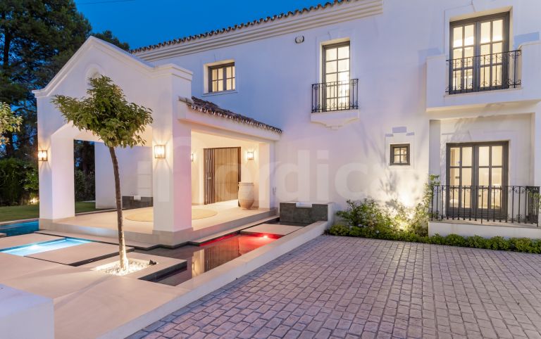 Villa for sale in Atalaya Golf