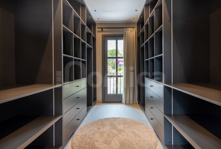 Villa for sale in Atalaya Golf