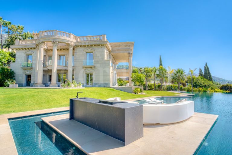 Villa for sale in Sierra Blanca