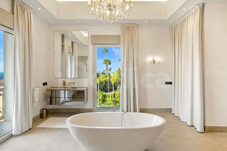 Villa for sale in Sierra Blanca