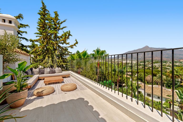 Villa for sale in Nueva Andalucia