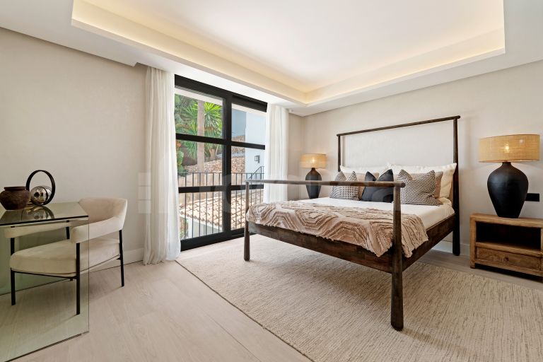 Villa for sale in Nueva Andalucia