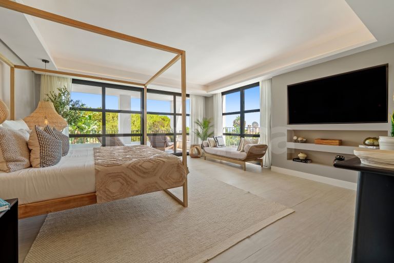 Villa for sale in Nueva Andalucia