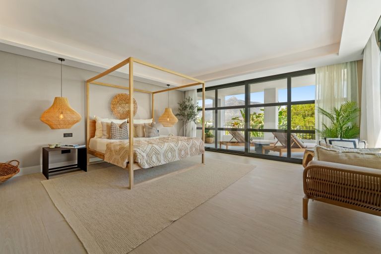 Villa for sale in Nueva Andalucia