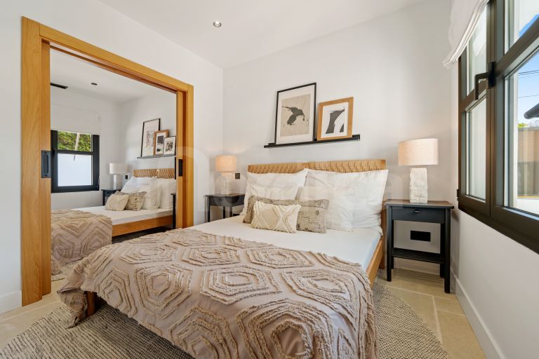 Villa for sale in Nueva Andalucia