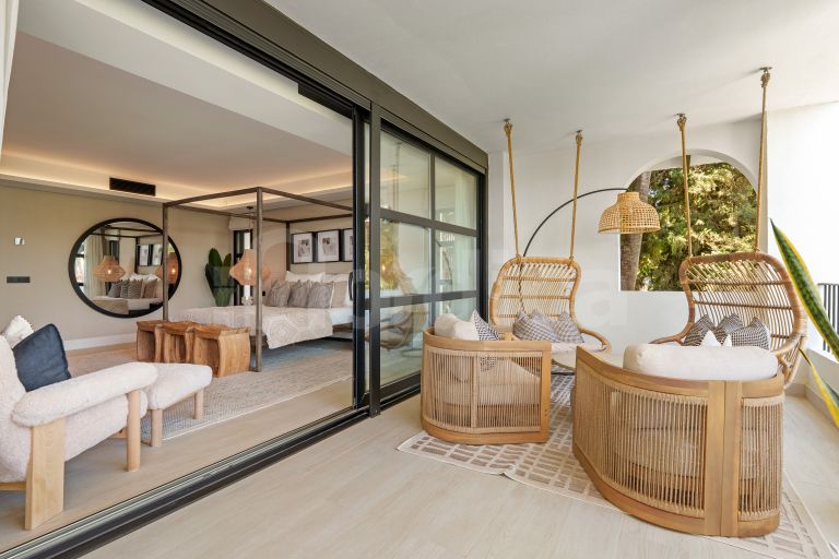 Villa for sale in Nueva Andalucia