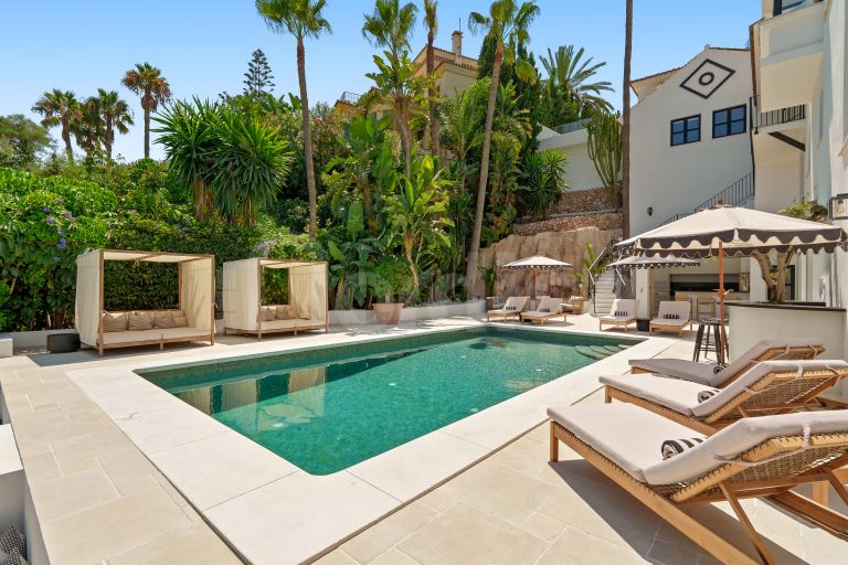 Villa for sale in Nueva Andalucia