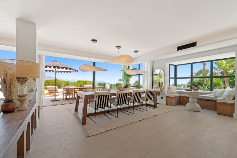 Villa for sale in Nueva Andalucia