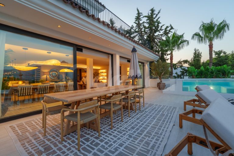 Villa for sale in Nueva Andalucia