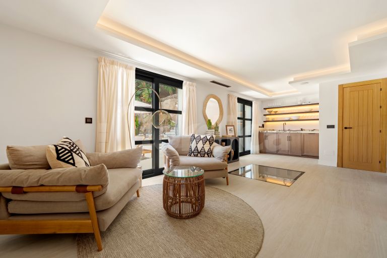 Villa for sale in Nueva Andalucia