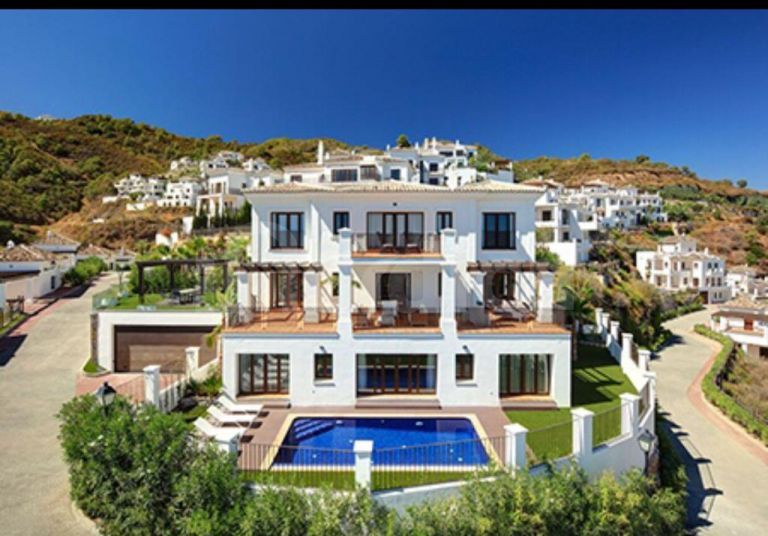 Villa for sale in