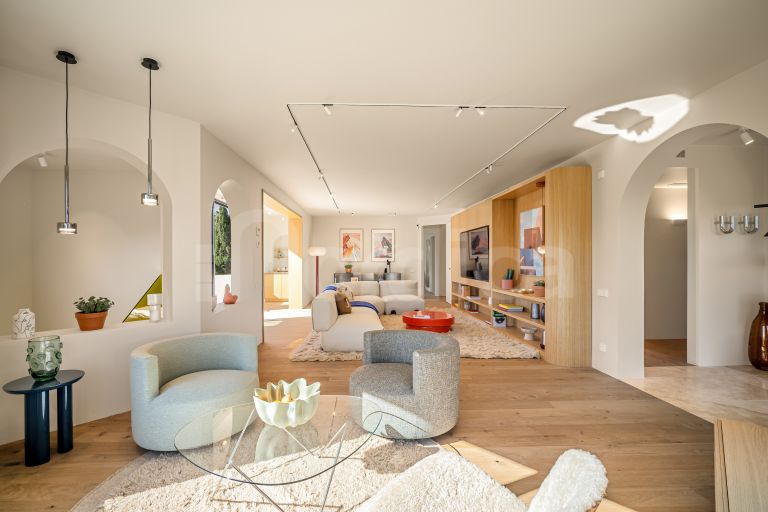 Villa for sale in Las Brisas