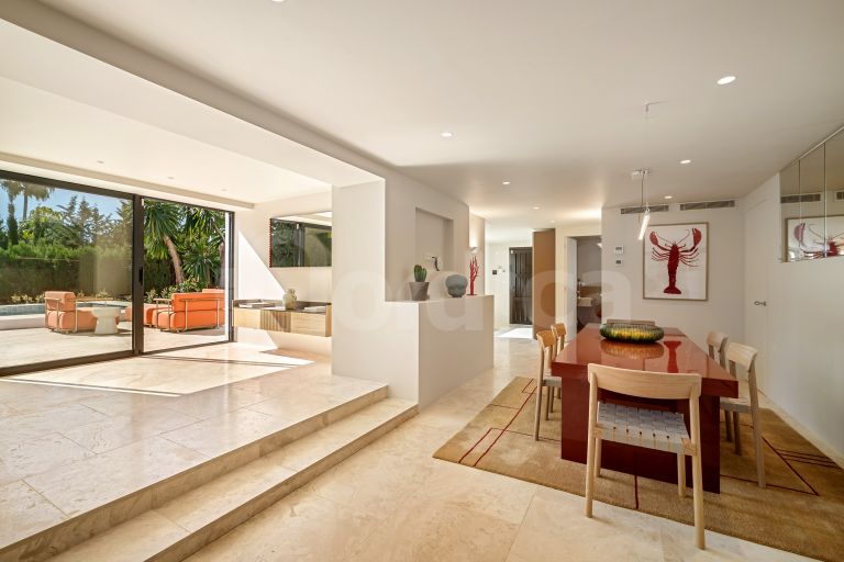 Villa for sale in Las Brisas