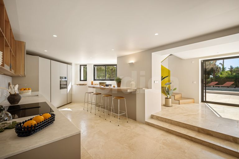 Villa for sale in Las Brisas