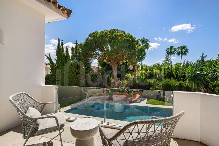 Villa for sale in Las Brisas