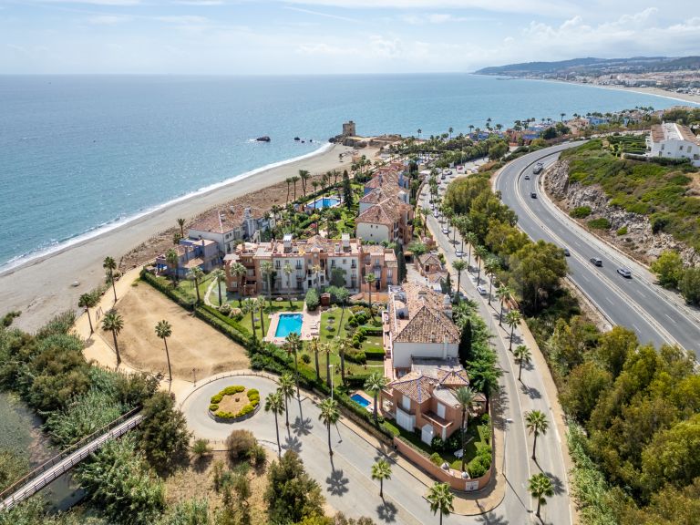 Semi Detached Villa for sale in La Perla de la Bahía