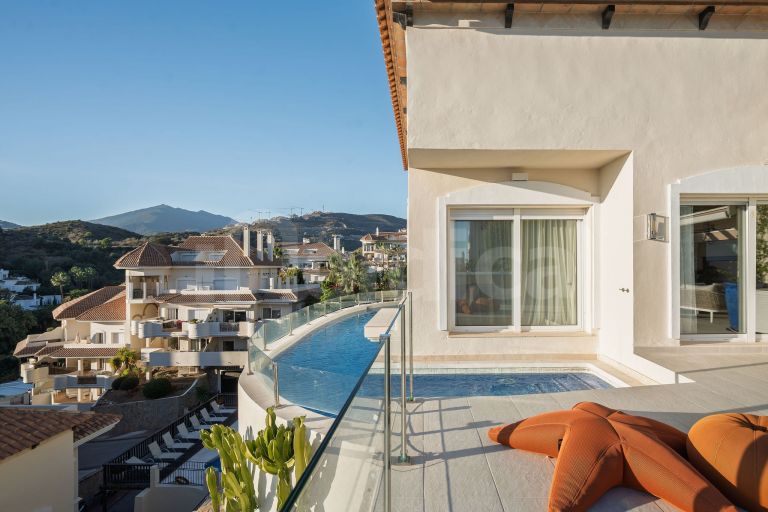 Penthouse for sale in Aloha Hill Club