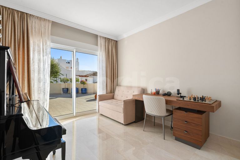 Penthouse for sale in Aloha Hill Club