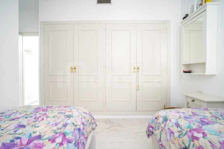 Ground Floor Apartment for sale in Los Dragos