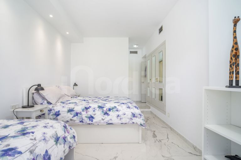 Ground Floor Apartment for sale in Los Dragos