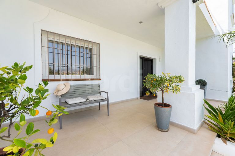 Villa for sale in Guadalmina Alta