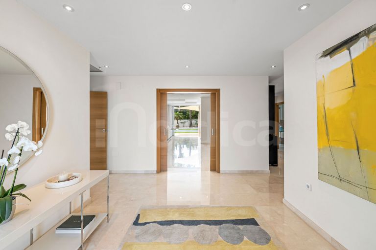 Villa for sale in Guadalmina Alta