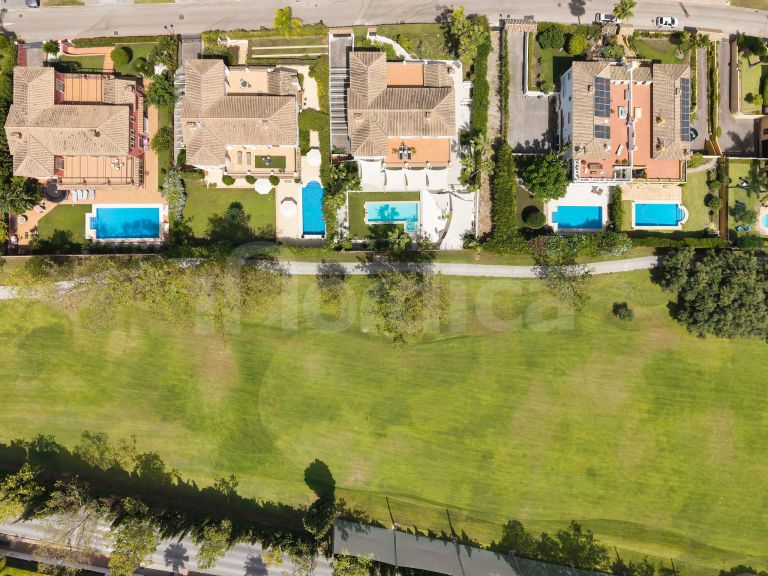 Villa for sale in Guadalmina Alta