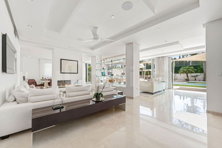 Villa for sale in Guadalmina Alta