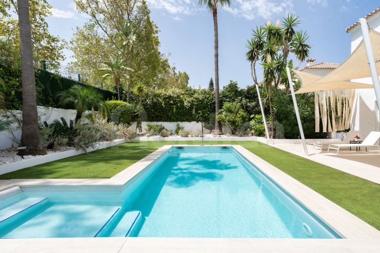 Villa for sale in Guadalmina Alta