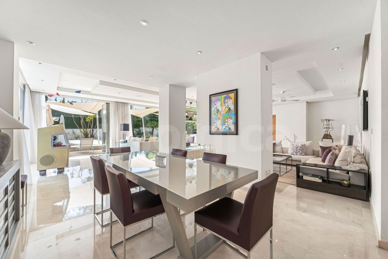 Villa for sale in Guadalmina Alta