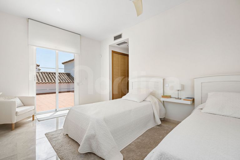 Villa for sale in Guadalmina Alta