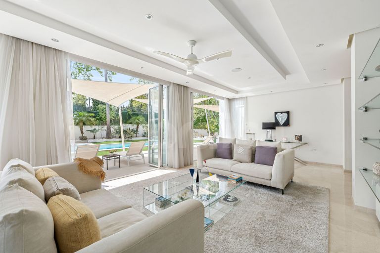 Villa for sale in Guadalmina Alta