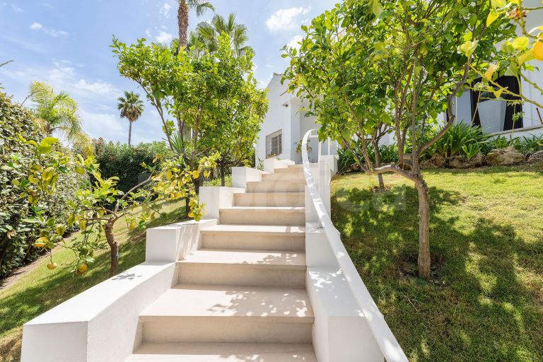 Villa for sale in Guadalmina Alta