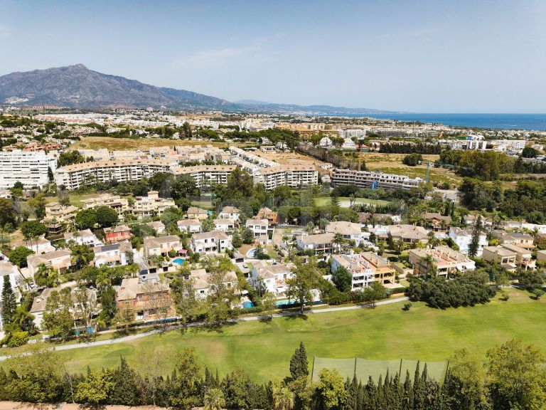 Villa for sale in Guadalmina Alta