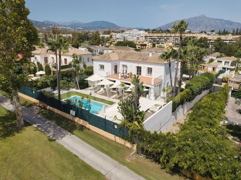 Villa for sale in Guadalmina Alta