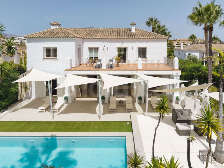 Villa for sale in Guadalmina Alta