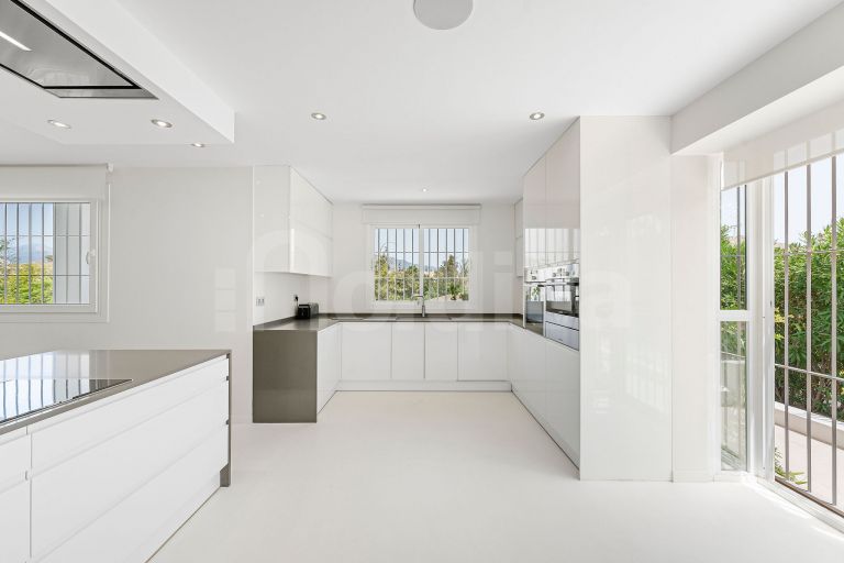 Villa for sale in Guadalmina Alta