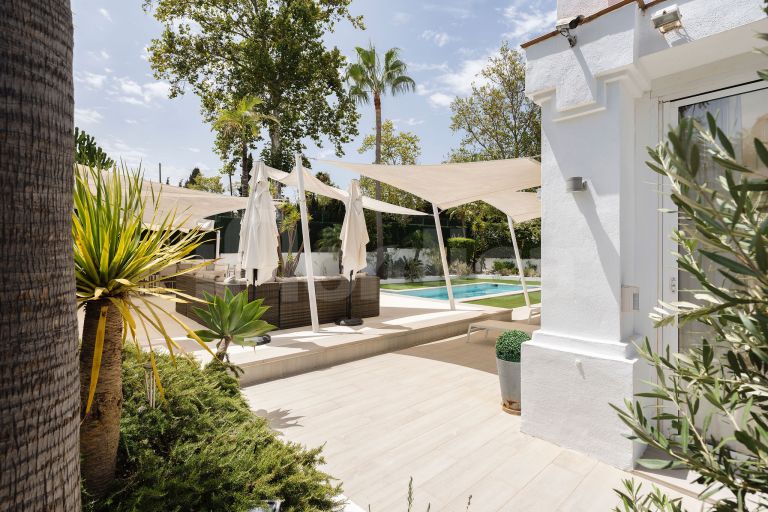 Villa for sale in Guadalmina Alta