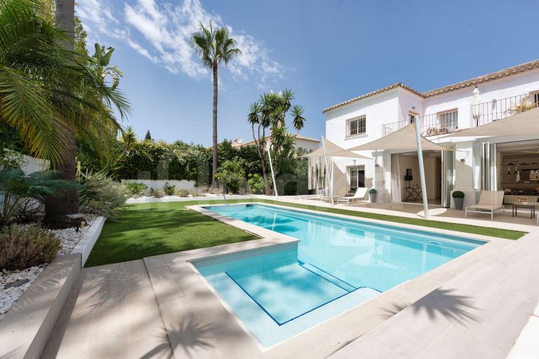 Villa for sale in Guadalmina Alta