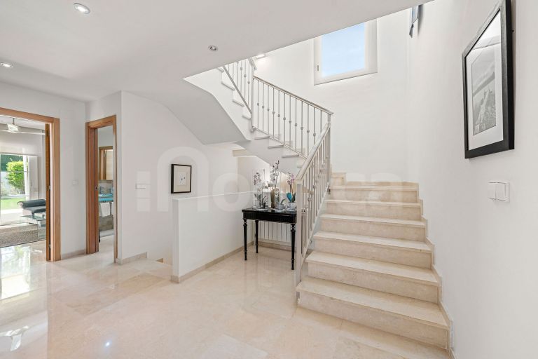 Villa for sale in Guadalmina Alta