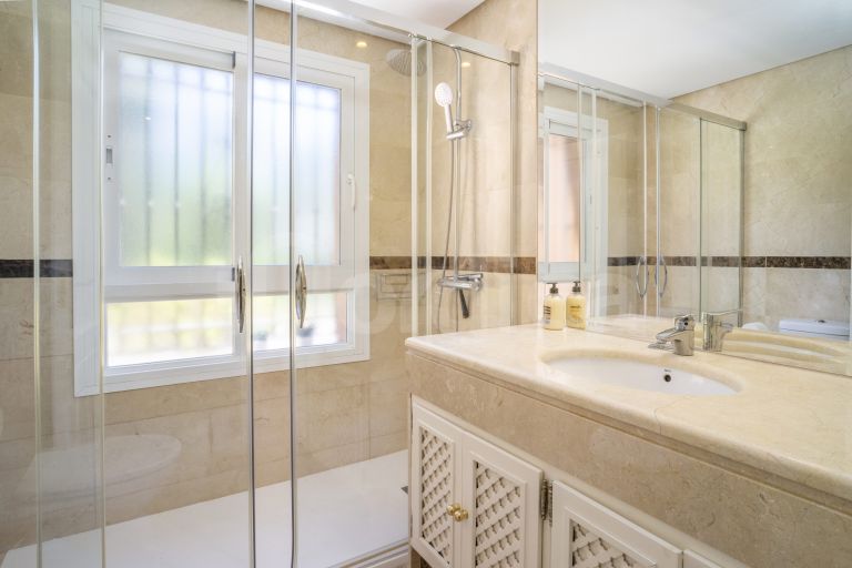 Ground Floor Apartment for sale in Alminar de Marbella