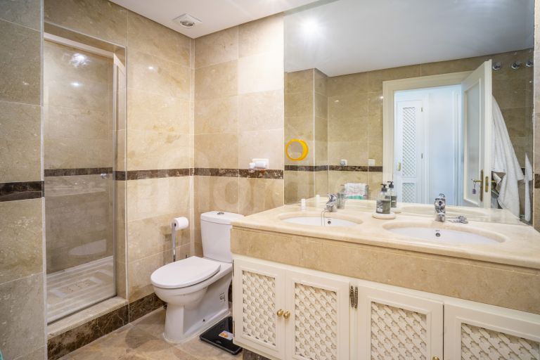 Ground Floor Apartment for sale in Alminar de Marbella