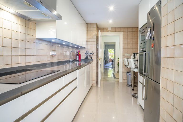 Ground Floor Apartment for sale in Alminar de Marbella