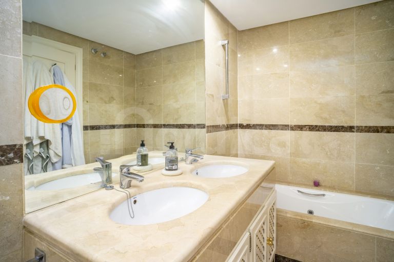 Ground Floor Apartment for sale in Alminar de Marbella