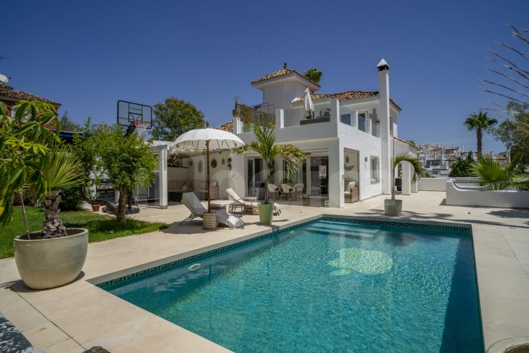 Villa till salu i Los Naranjos Hill Club