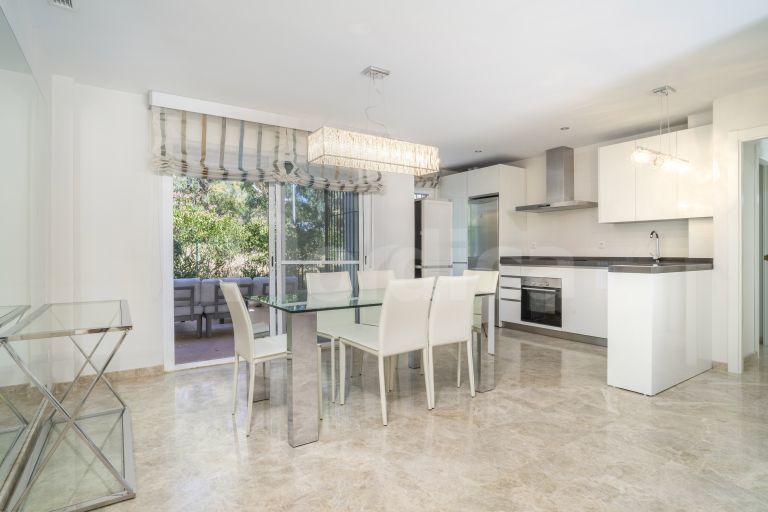 Ground Floor Apartment for sale in Los Naranjos de Marbella